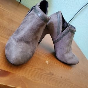 Dexflex comfort grey ankle boots. Size 6